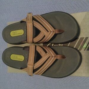Clarks Wave Coast Sandals in Smokey Brown. Size 11M